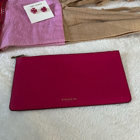 Coach Handbags - 🌸Coach Clutch